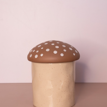 envase decorativo con forma de hongo